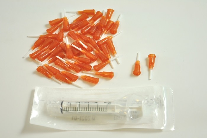 Disposable Blunted plastic needles, length 12mm x 1.8mm (bag of 50 pc. + syringe)