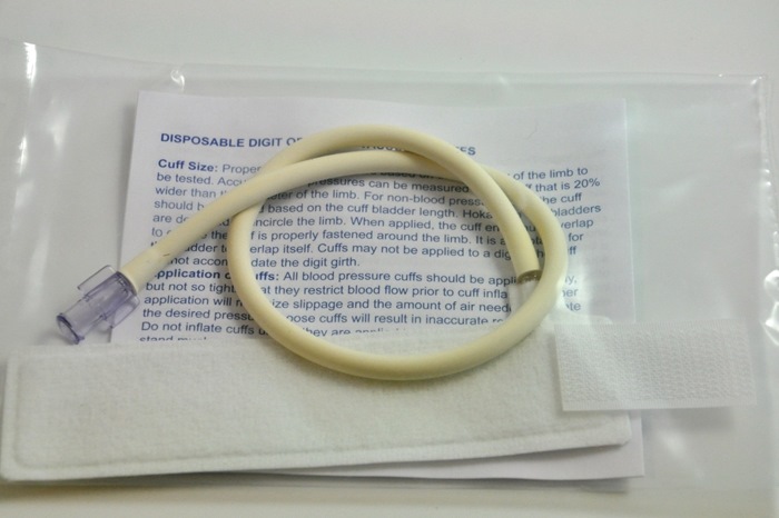 Disposable cuff for Large  toe or penis. 3,0 x 12.1 cm Overall Cuff Size. Bag of 10.