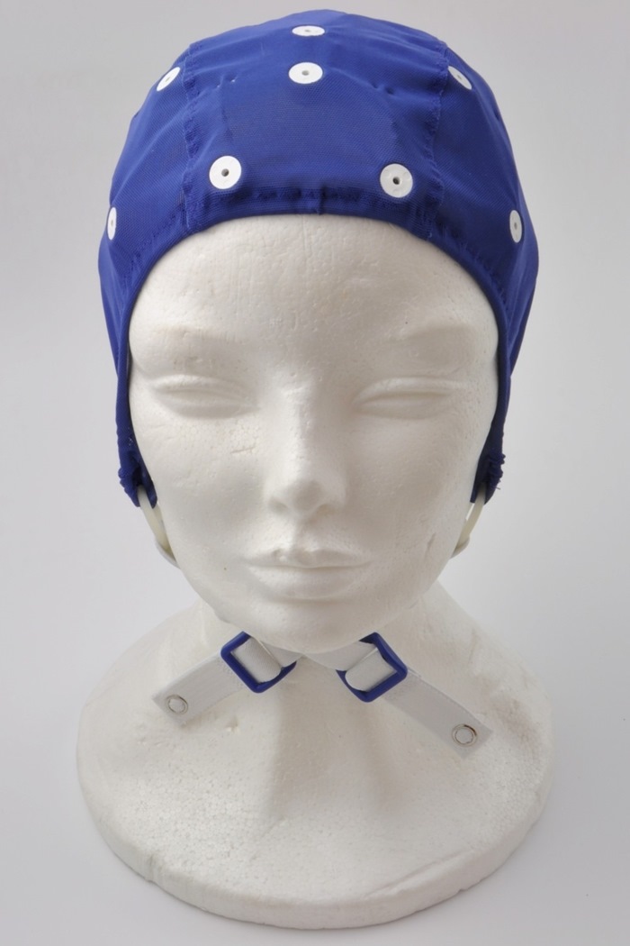Electro-Cap size Large (Blue cap 58-62cm) with REF=Cpz (pin 13) with ear slits. 25 pin connector