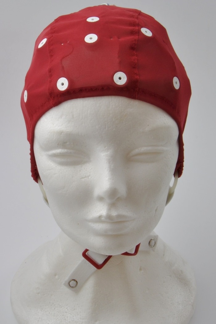 Electro-Cap size Medium (Red cap 54-58cm) REF=Cpz (pin 13) with ear slits. 25 pin connector