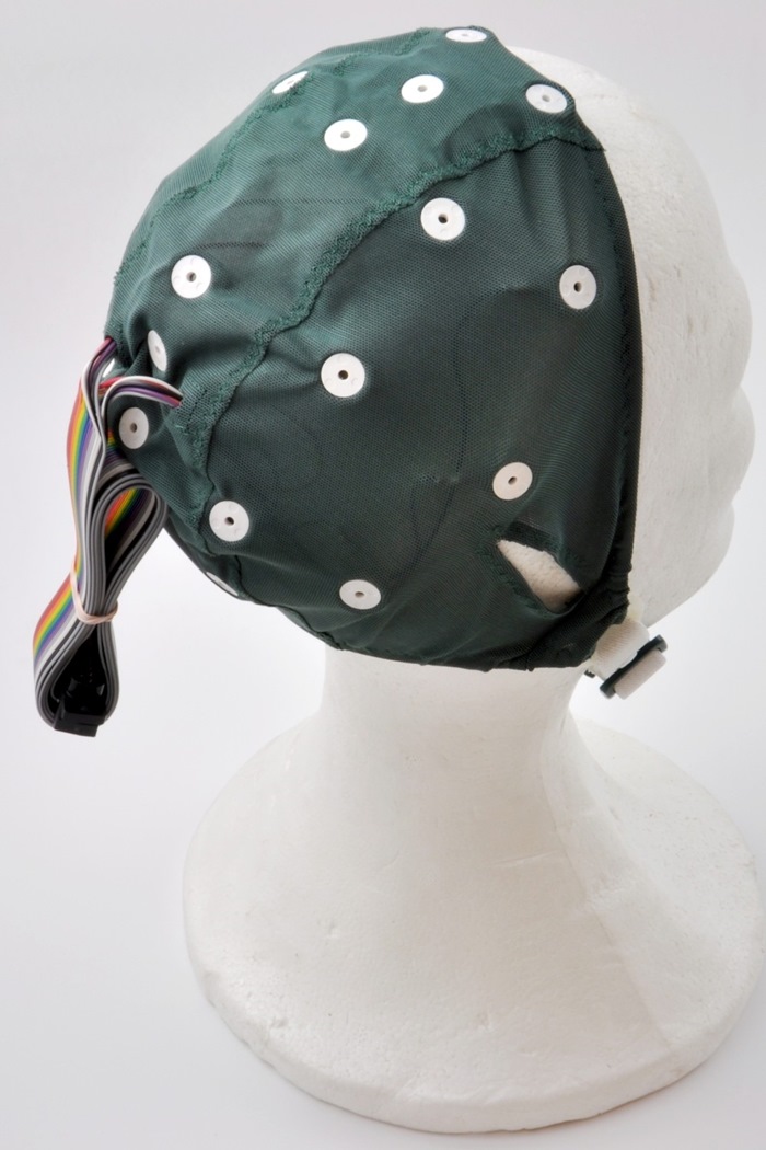 Electro-Cap size x-small (Green Cap 46-50 cm). REF=Cpz (pin 13) with ear slits. 25 pin cap connector