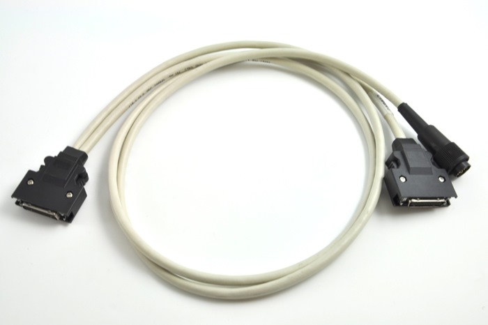 NIC1 - LTM splitcable for connecting 2 pcs. C32/C64 amplifiers, (amplifier side, 0,75 meter) (old no. 085-461501)